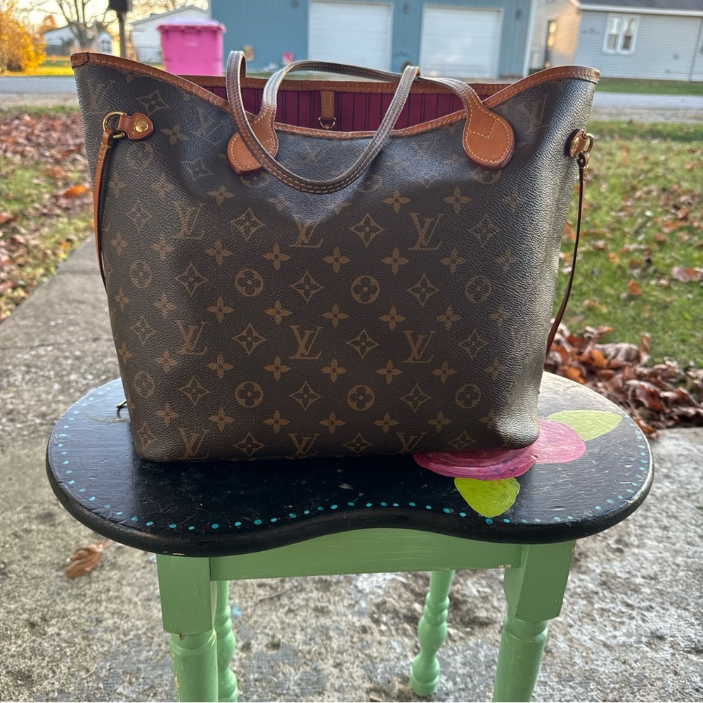 Authentic Louis Vuitton Neverfull MM Monogram Fuchsia
